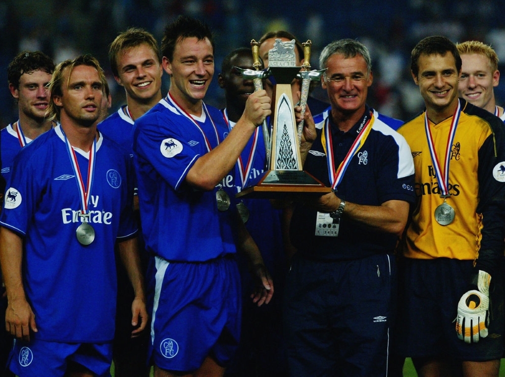 chelsea-captain-john-terry-and-manager-claudio-ranieri-celebrate-victory-by-lifting-the-trophy-5d010cddc0420b6816000003jpg.jpg